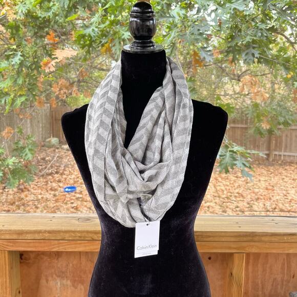 Calvin Klein Women's Silver Chevron Print Infinity Loop Scarf. NEW - Picture 1 of 11